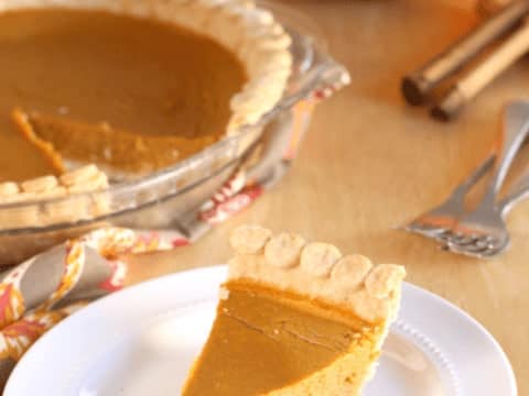 Gluten-Free Honey Pumpkin Pie. All the classic taste with just a hint of honey. #glutenfree #sugarfree