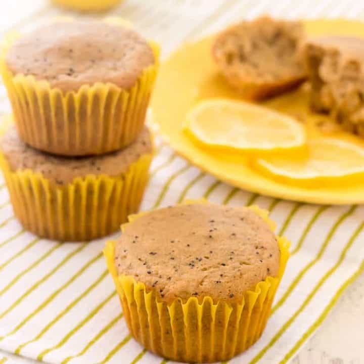 Almond Flour Lemon Poppy Seed Muffins- bright grain free lemon poppy seed muffins that are low carb, paleo, and keto friendly.