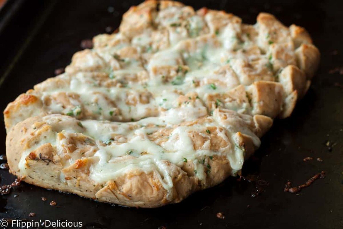 Gluten-Free Cheesy Garlic Pull Apart Bread