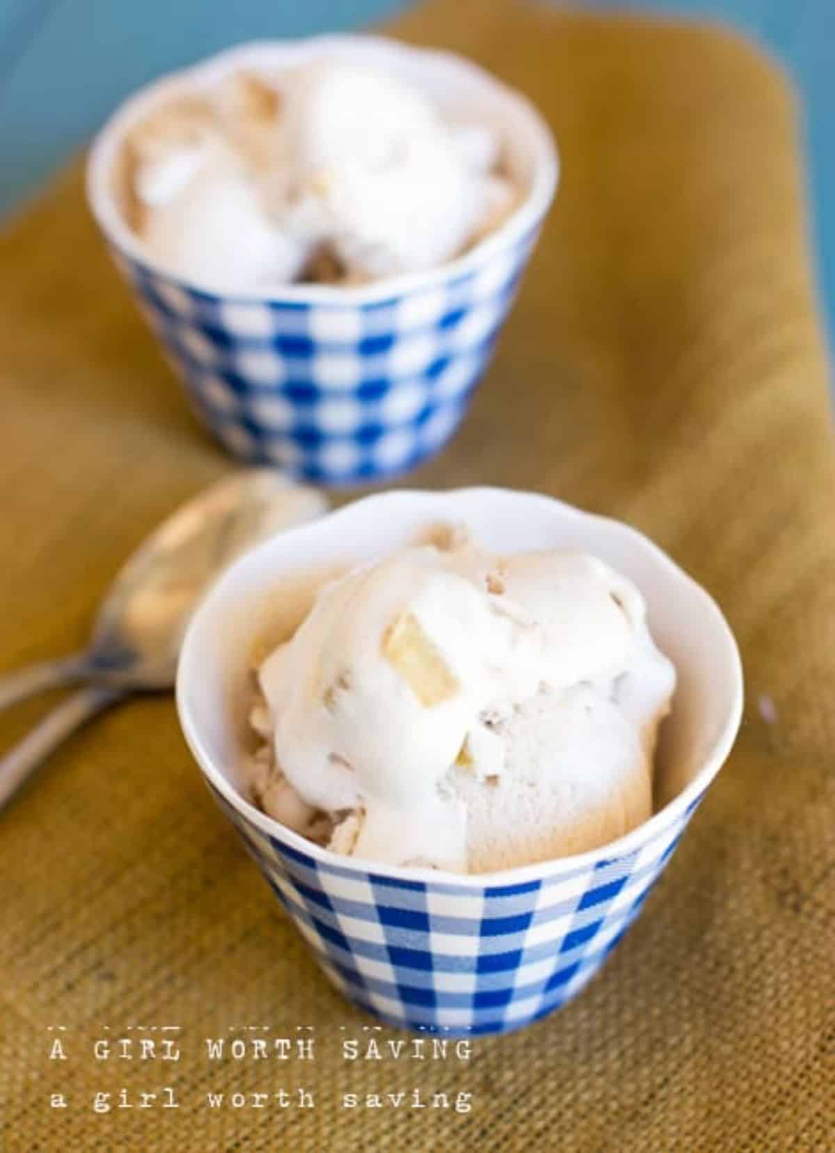 Apple Pie Ice Cream in two small bowls.