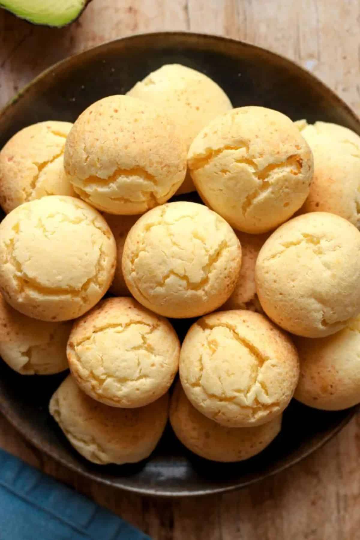 Delicious Pan De Yuca buns in a brown bowl.