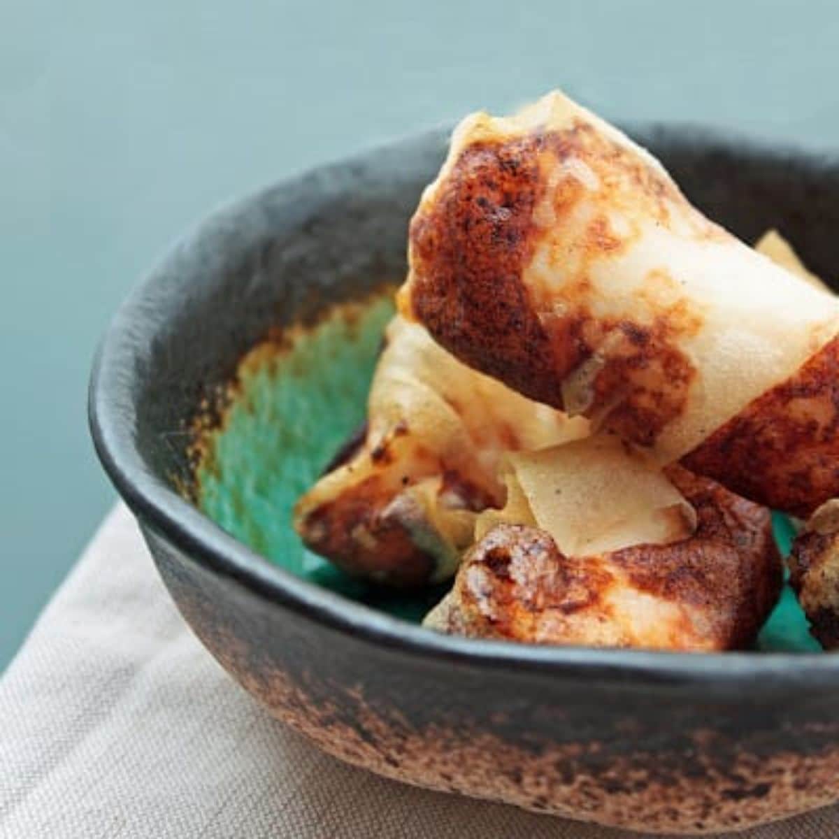 Low-Carb Gluten-Free Crab Rangoons in a colorful bowl.