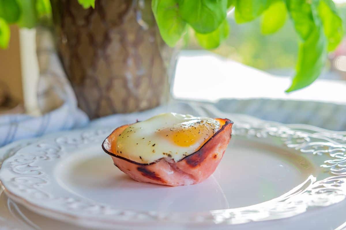 Low-Carb Ham and Cheese Egg Cup on a white plate.