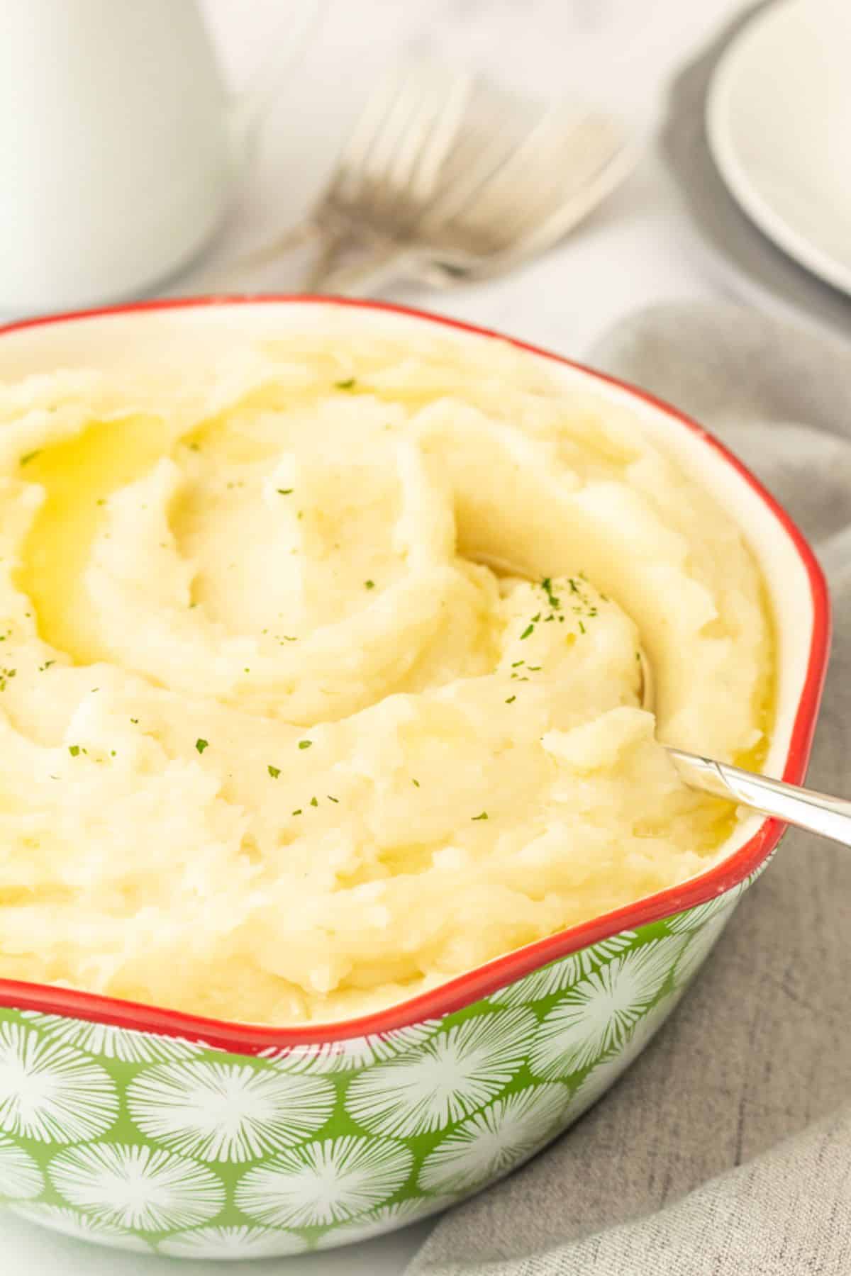 Creamy Instant Pot Mashed Potatoes in a bowl.