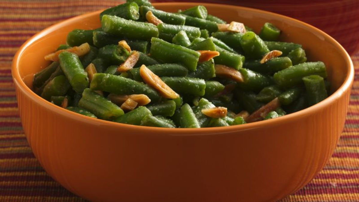 Healthy Gluten-Free Garlic Green Beans in an orange bowl.