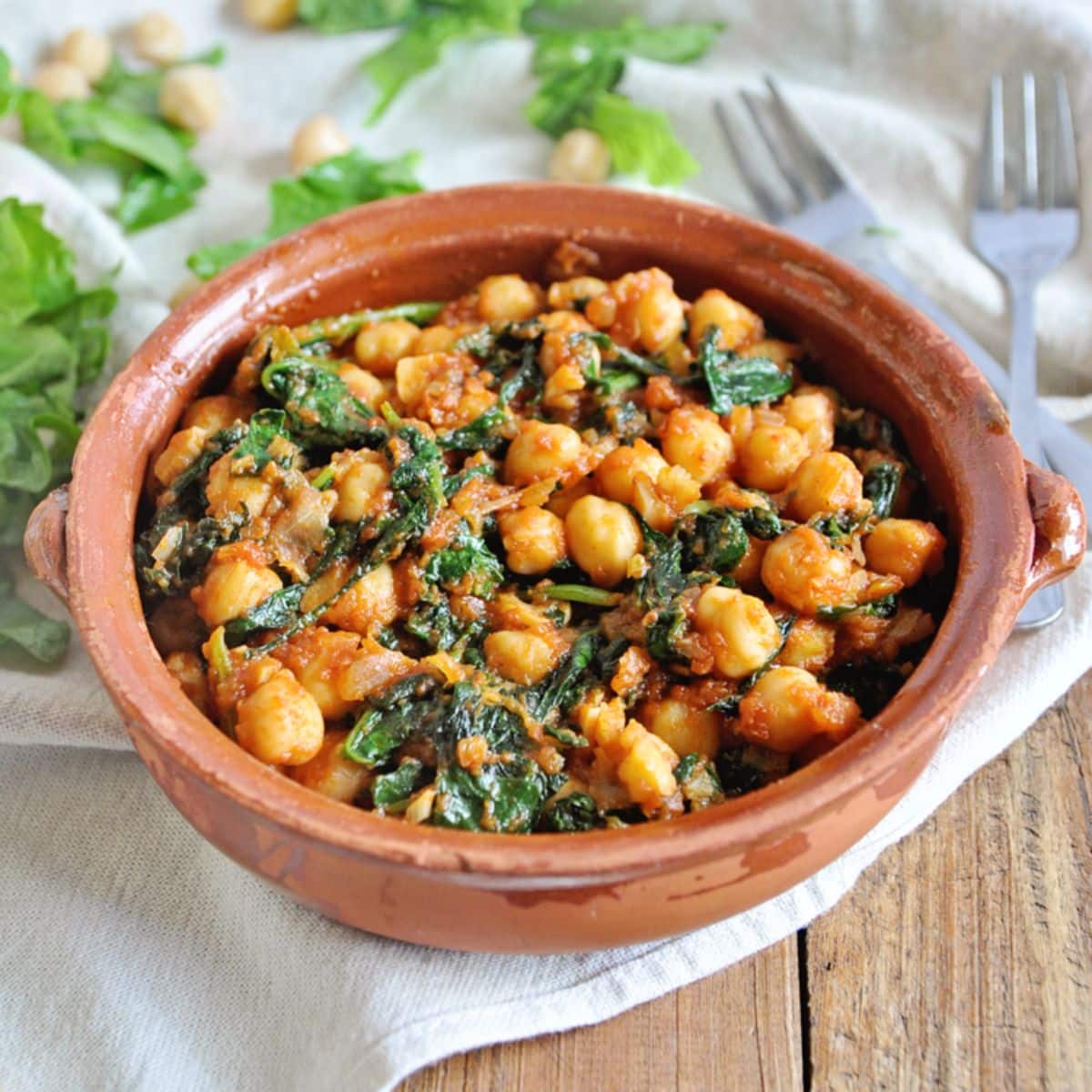 Healthy Espinacas con Garbanzo (Spinach and Chickpeas) in a bowl.