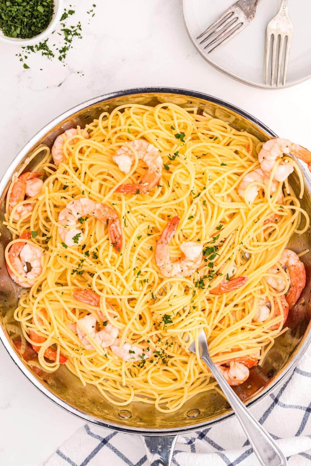 Healthy Gluten-Free Shrimp Scampi in a skillet.