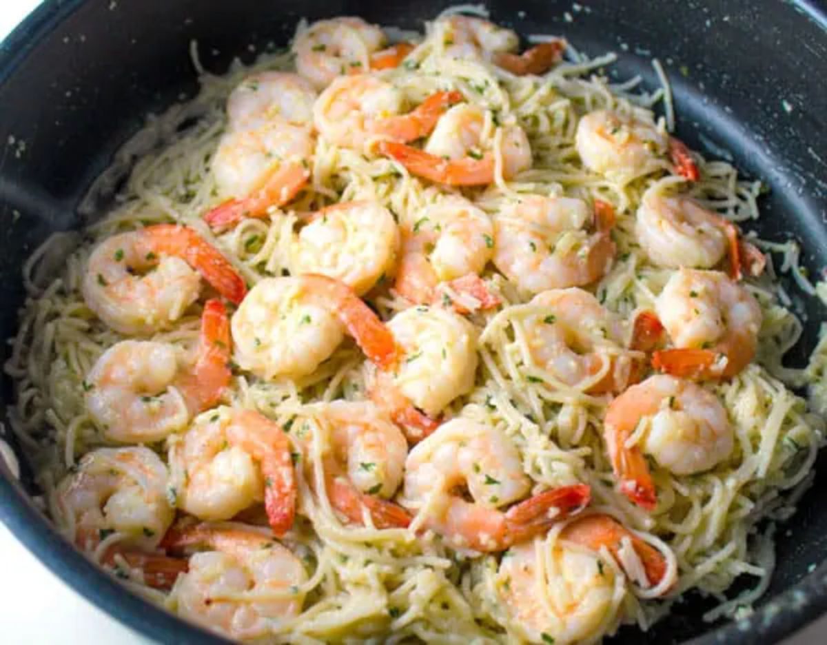 Tasty Gluten-Free Shrimp Scampi Pasta in a black skillet.